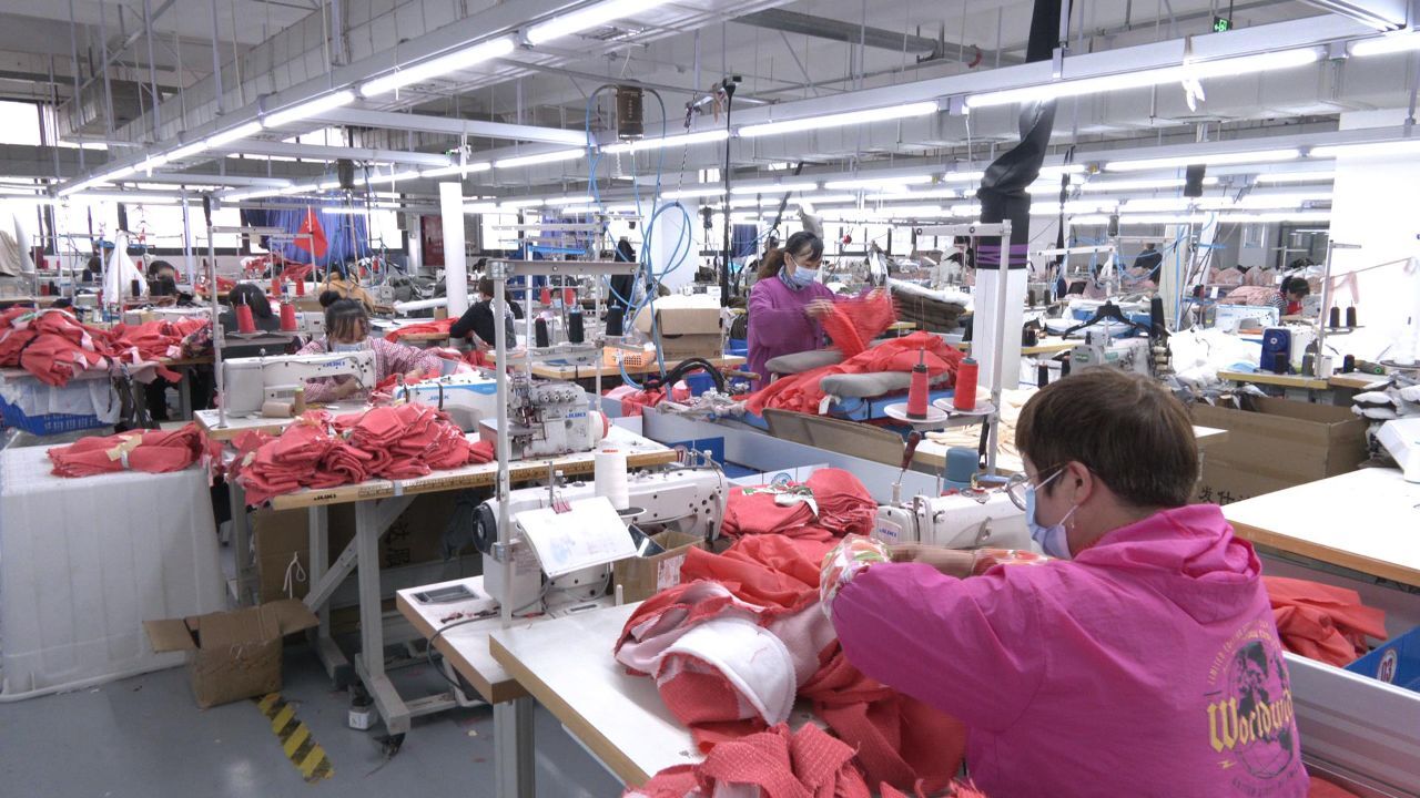 營山 家門口辦服裝廠，致富路上“穿新衣”